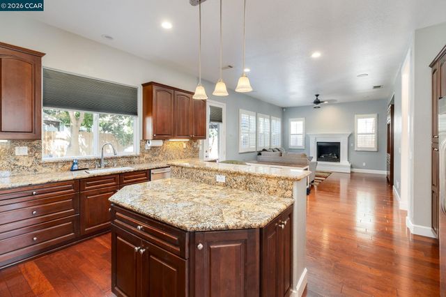 1206 Sierra Trail Rd, Oakley, CA 94561