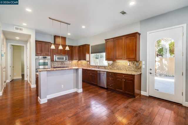 1206 Sierra Trail Rd, Oakley, CA 94561