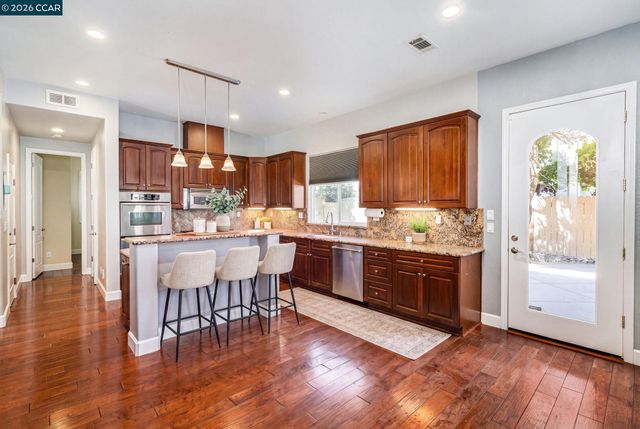 1206 Sierra Trail Rd, Oakley, CA 94561