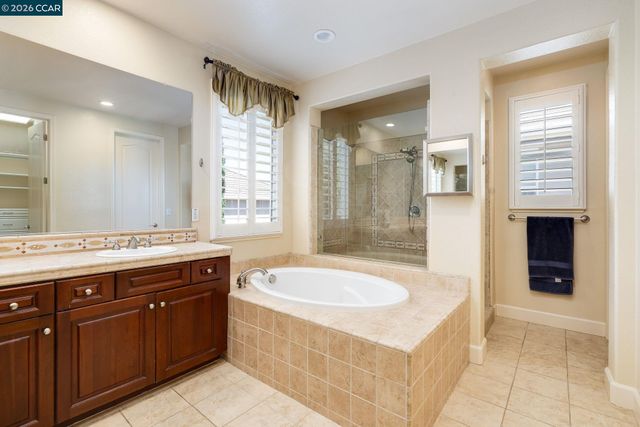 1206 Sierra Trail Rd, Oakley, CA 94561