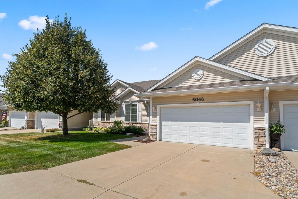 6046 Pinewood Court, Johnston, IA 50131