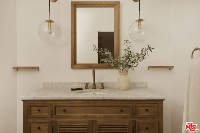 2039 N Gramercy Place, Los Angeles, CA 90068