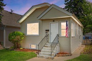 2431 N New England Avenue, Chicago, IL 60707