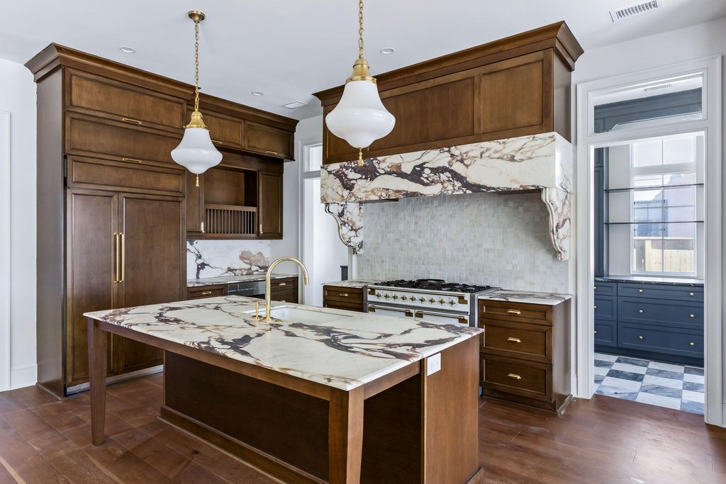 Image 2 of property listing at 747 Hill Street, Mount Pleasant, SC 29464