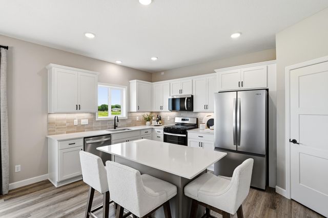 1006 E Meadowsweet Drive, River Falls, WI 54022