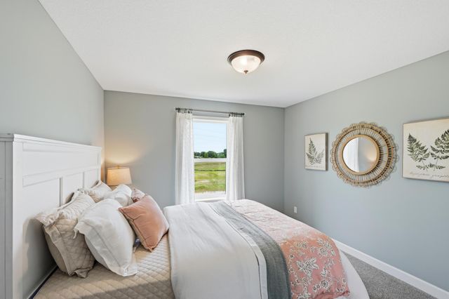 1006 E Meadowsweet Drive, River Falls, WI 54022