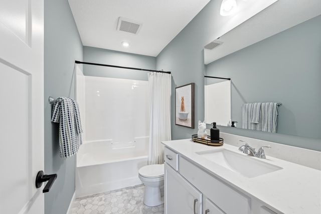 1006 E Meadowsweet Drive, River Falls, WI 54022