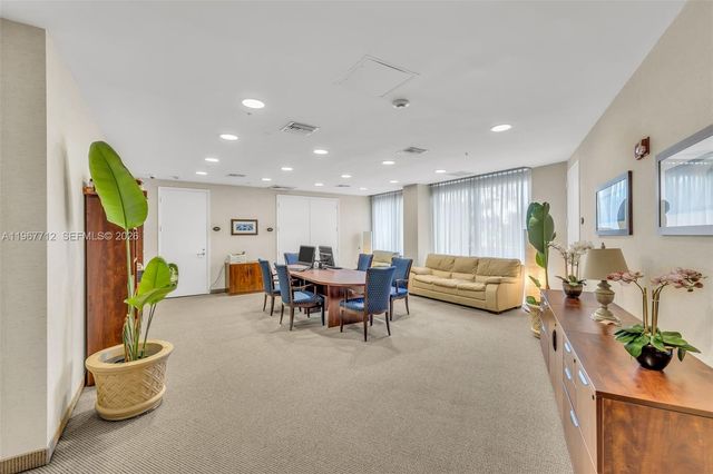 19501 W Country Club Dr 2611, Aventura, FL 33180