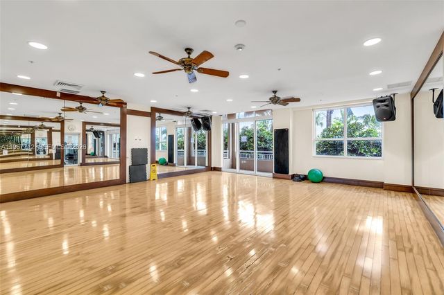 19501 W Country Club Dr 2611, Aventura, FL 33180