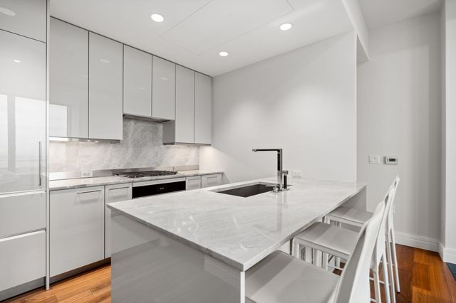 1 Dalton St 4703, Boston, MA 02115