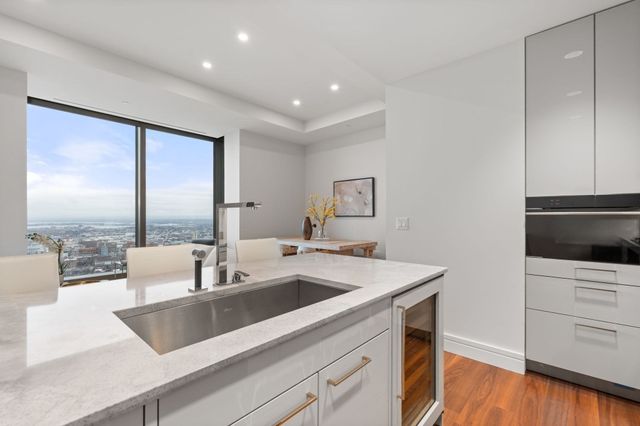 1 Dalton St 4703, Boston, MA 02115