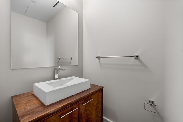 1 Dalton St 4703, Boston, MA 02115