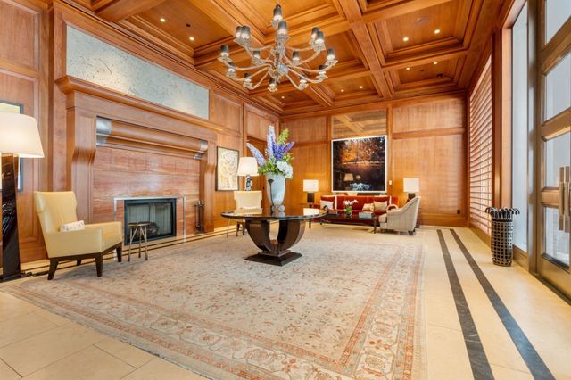1 Dalton St 4703, Boston, MA 02115