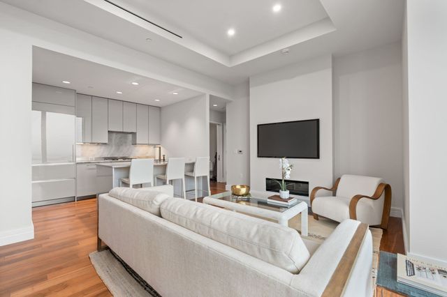 1 Dalton St 4703, Boston, MA 02115