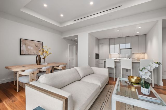 1 Dalton St 4703, Boston, MA 02115