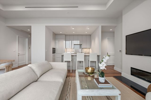 1 Dalton St 4703, Boston, MA 02115