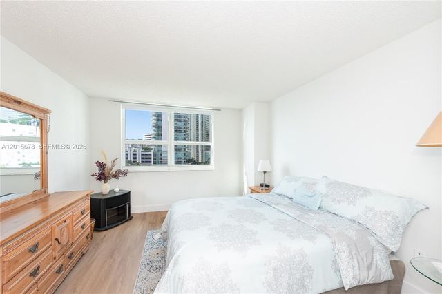 1155 Brickell Bay Dr 609, Miami, FL 33131