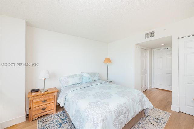 1155 Brickell Bay Dr 609, Miami, FL 33131