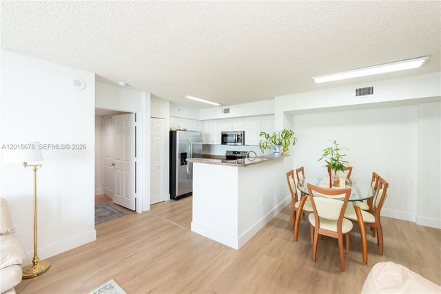 1155 Brickell Bay Dr 609, Miami, FL 33131