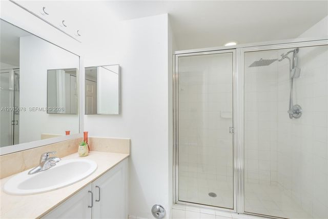1155 Brickell Bay Dr 609, Miami, FL 33131