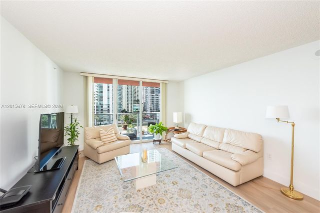 1155 Brickell Bay Dr 609, Miami, FL 33131