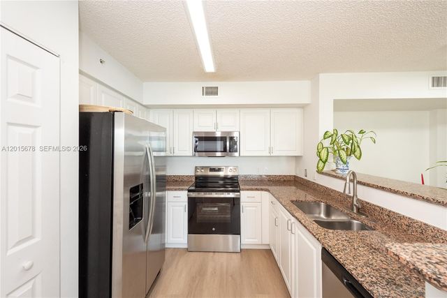 1155 Brickell Bay Dr 609, Miami, FL 33131