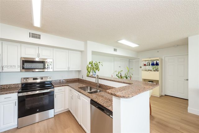 1155 Brickell Bay Dr 609, Miami, FL 33131