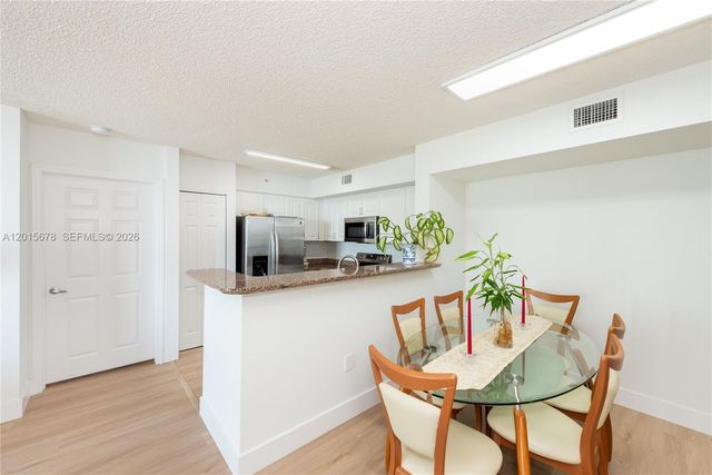 1155 Brickell Bay Dr 609, Miami, FL 33131
