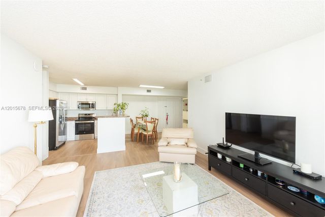 1155 Brickell Bay Dr 609, Miami, FL 33131
