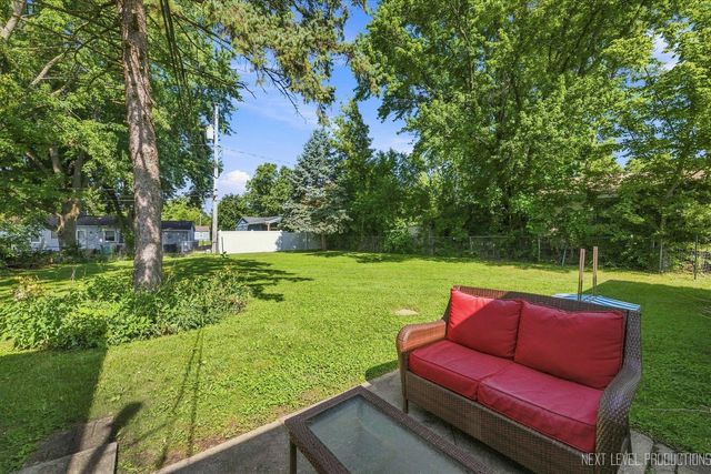 106 Ridge Lane, Geneva, IL 60134