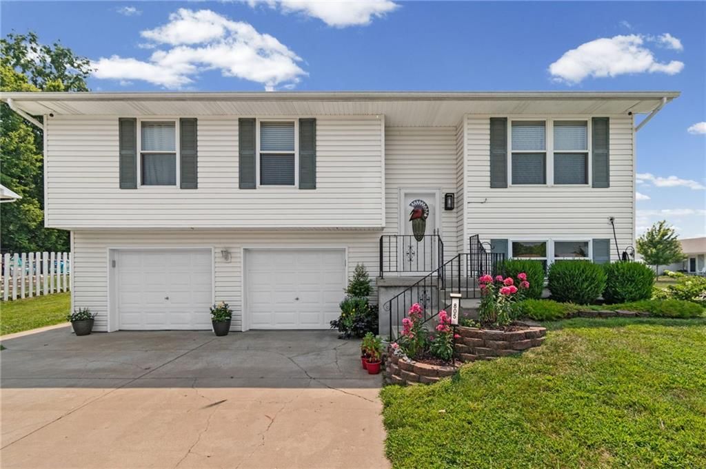 805 W Royle Street, Richmond, MO 64085