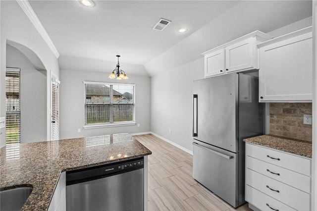 404 W Gillian Avenue, Rogers, AR 72758