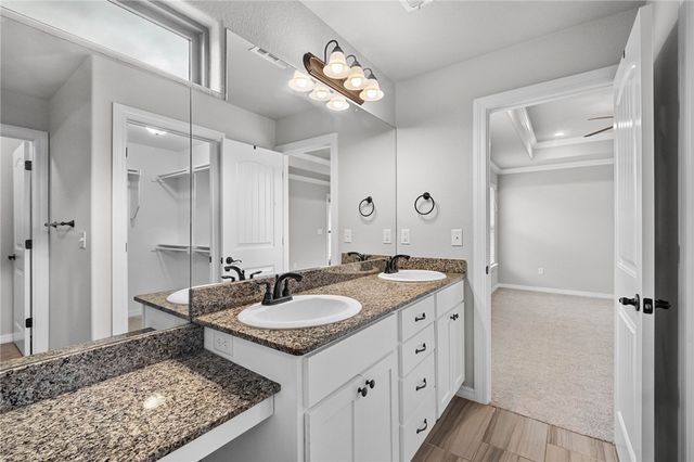 404 W Gillian Avenue, Rogers, AR 72758