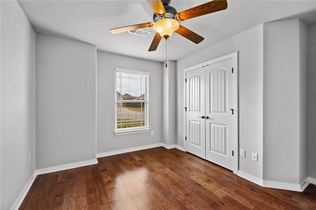 404 W Gillian Avenue, Rogers, AR 72758