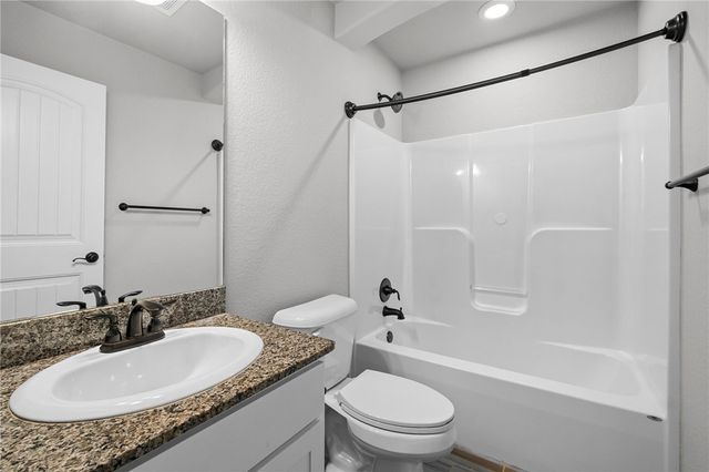 404 W Gillian Avenue, Rogers, AR 72758