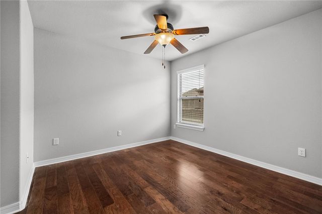 404 W Gillian Avenue, Rogers, AR 72758