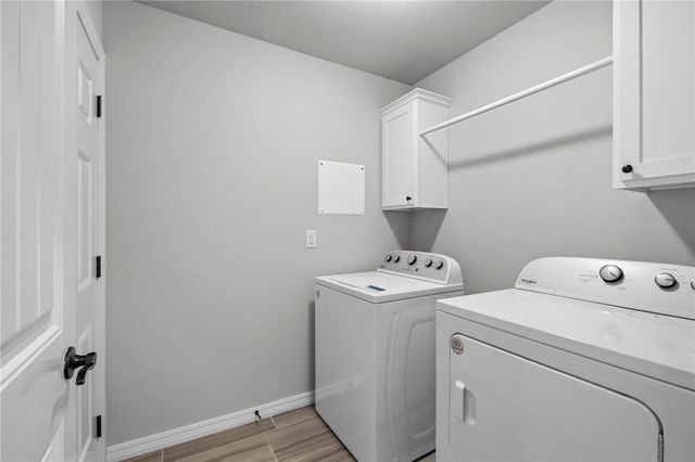 404 W Gillian Avenue, Rogers, AR 72758