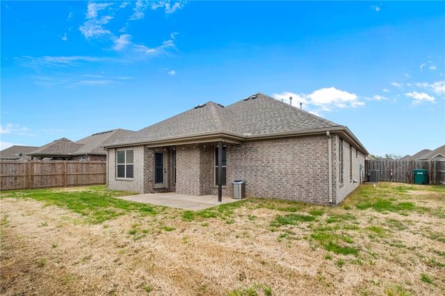 404 W Gillian Avenue, Rogers, AR 72758