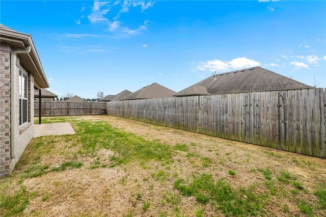 404 W Gillian Avenue, Rogers, AR 72758