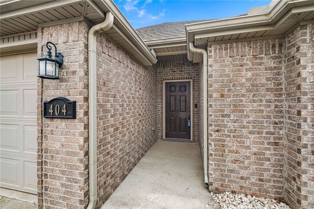 404 W Gillian Avenue, Rogers, AR 72758