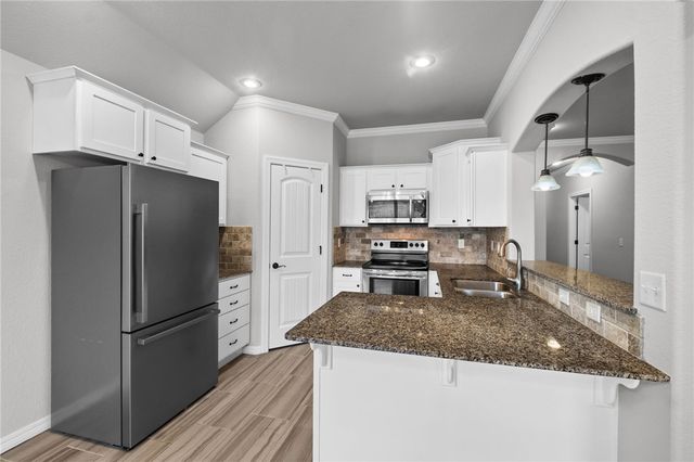 404 W Gillian Avenue, Rogers, AR 72758