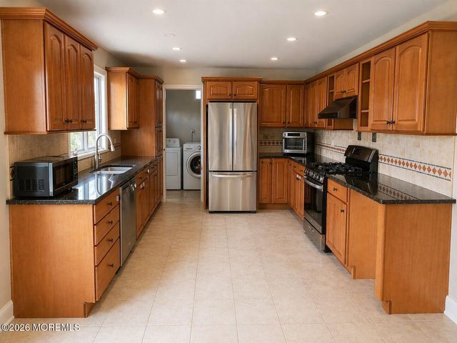 48 Morton Avenue, Monroe, NJ 08831