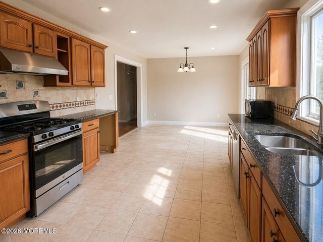 48 Morton Avenue, Monroe, NJ 08831