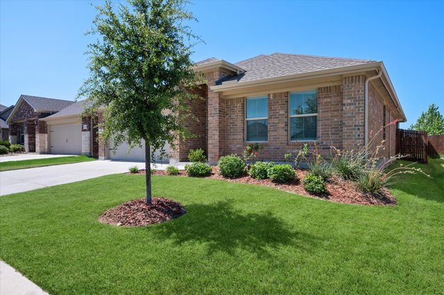 9772 Walnut Cove Drive, Fort Worth, TX 76108