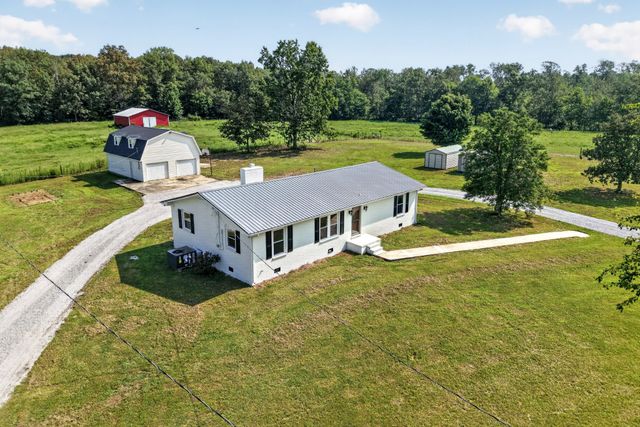 2054 Robinson Rd, Smithville, TN 37166