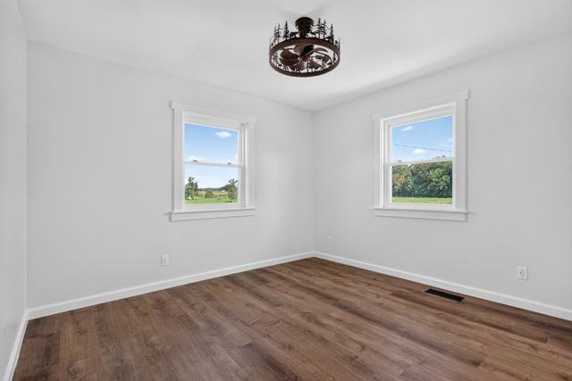 2054 Robinson Rd, Smithville, TN 37166