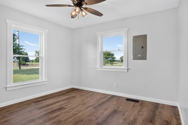 2054 Robinson Rd, Smithville, TN 37166