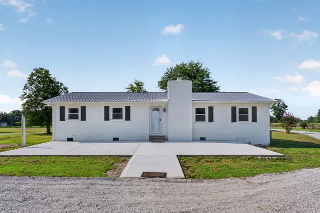2054 Robinson Rd, Smithville, TN 37166