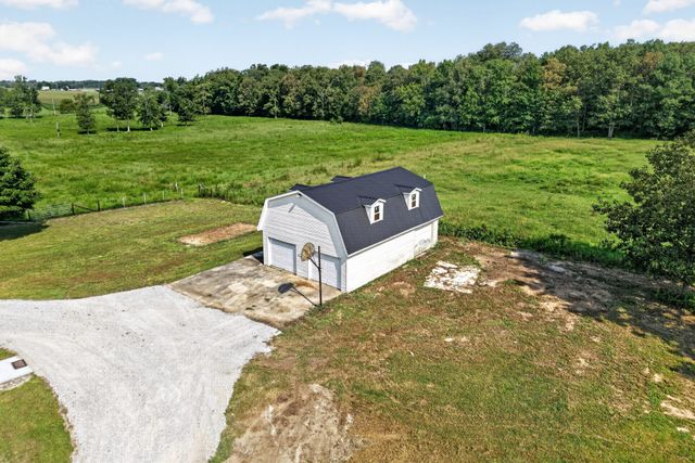 2054 Robinson Rd, Smithville, TN 37166