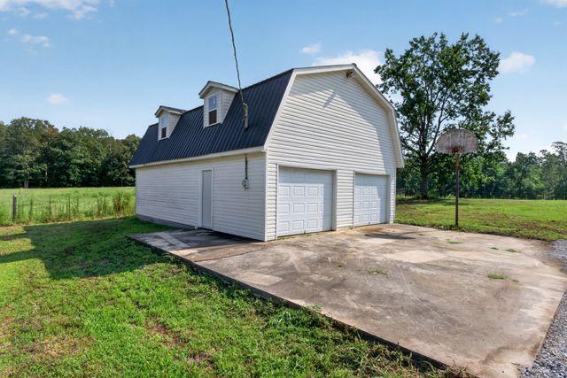 2054 Robinson Rd, Smithville, TN 37166